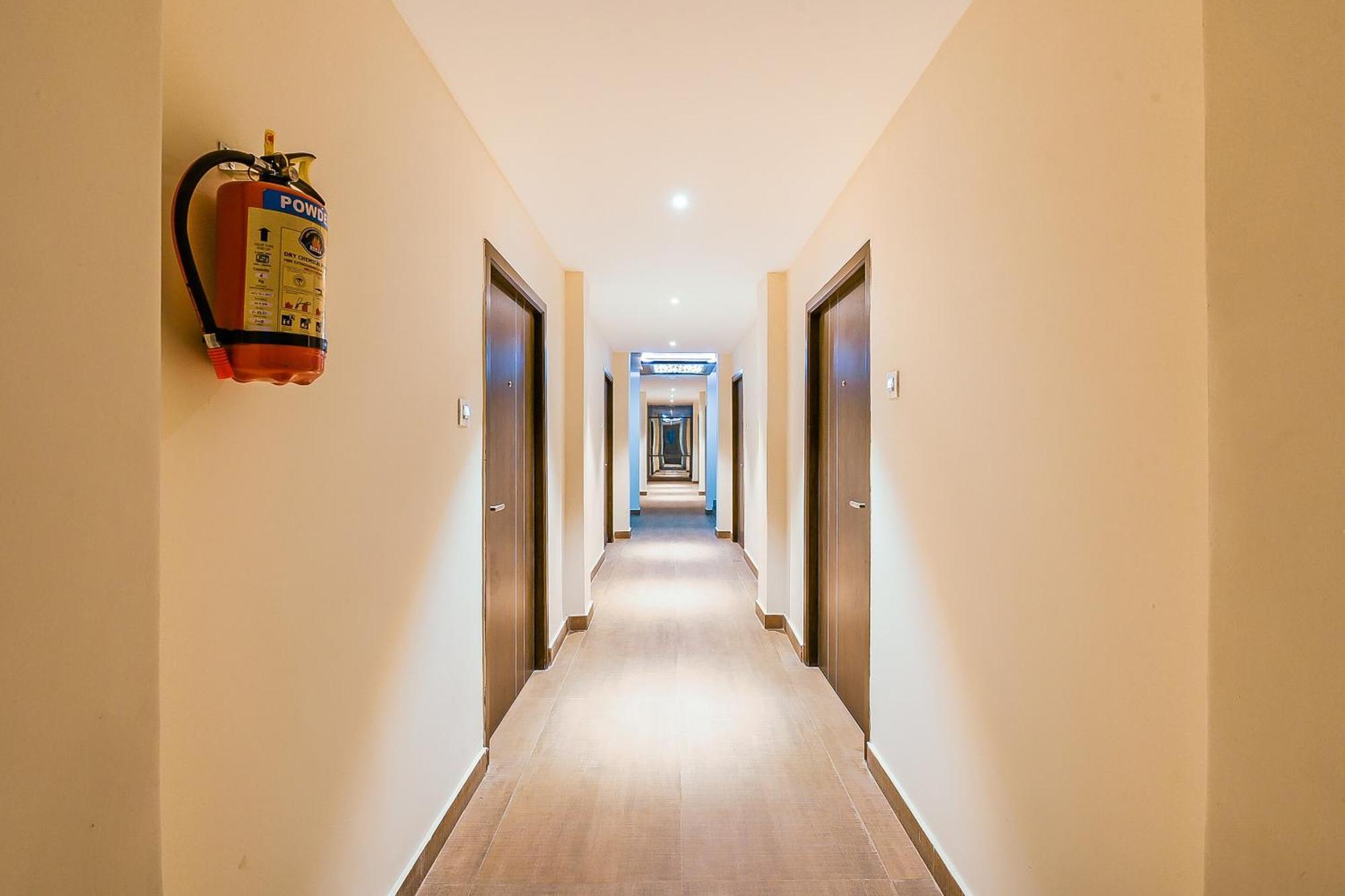 Super Capital O Siddartha Grand Hotel Vijayawāda Екстериор снимка