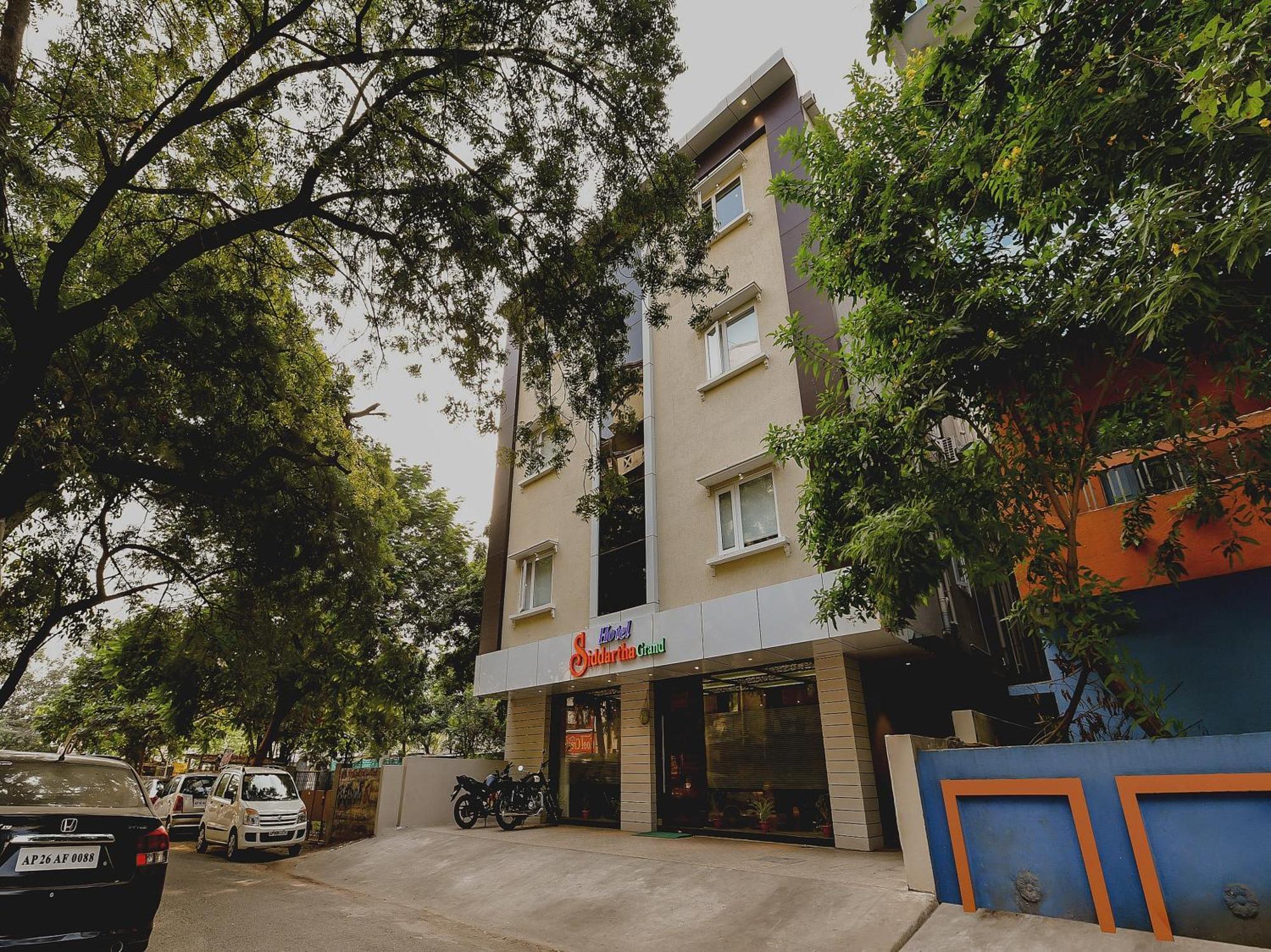 Super Capital O Siddartha Grand Hotel Vijayawāda Екстериор снимка